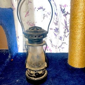 Very old Lantern Dietz scout-made in usa19-08feb 10 28-04